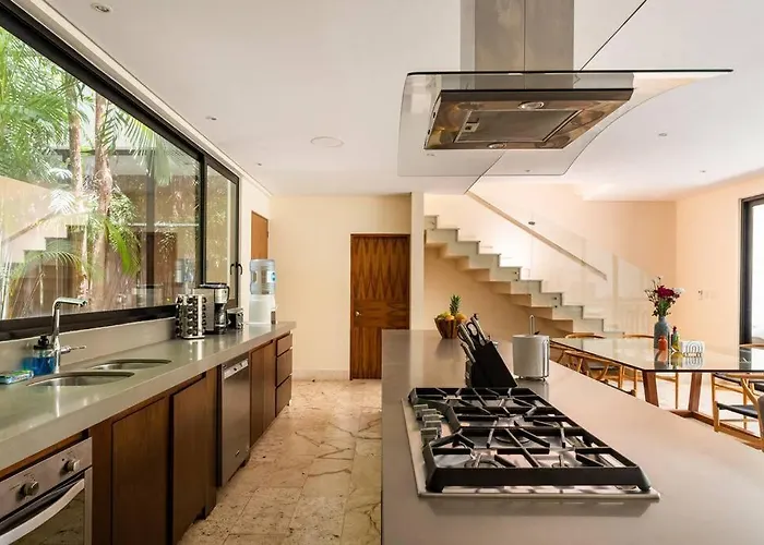 With Jacuzzi & Pool With Great Concierge Service Villa
