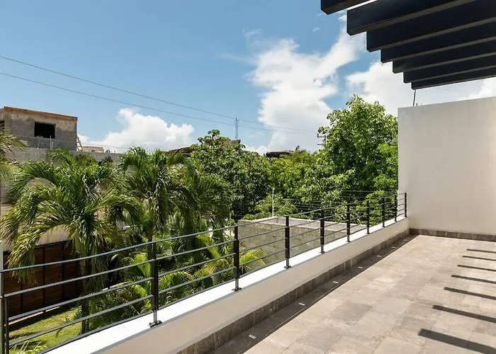 With Jacuzzi & Pool With Great Concierge Service Villa