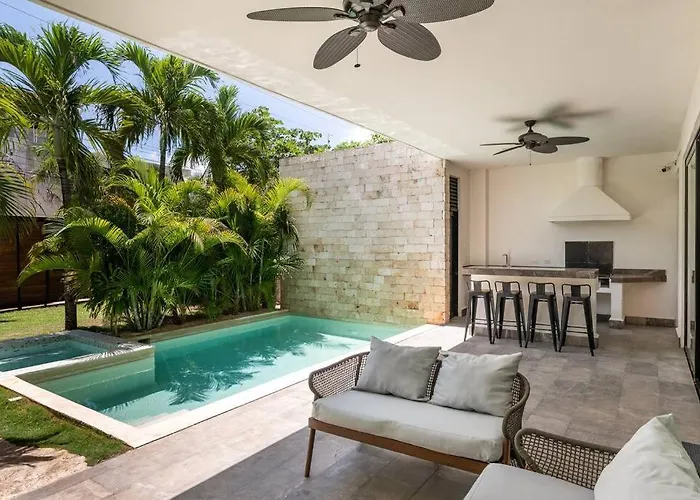 With Jacuzzi & Pool With Great Concierge Service Villa *