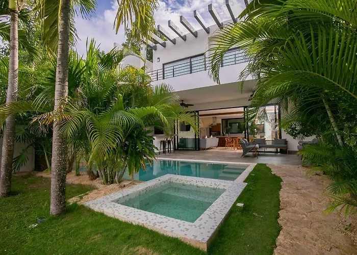 With Jacuzzi & Pool With Great Concierge Service *