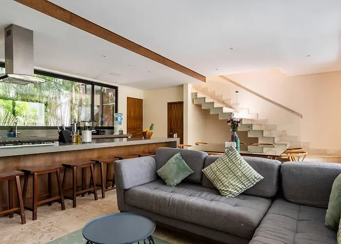 With Jacuzzi & Pool With Great Concierge Service Villa *