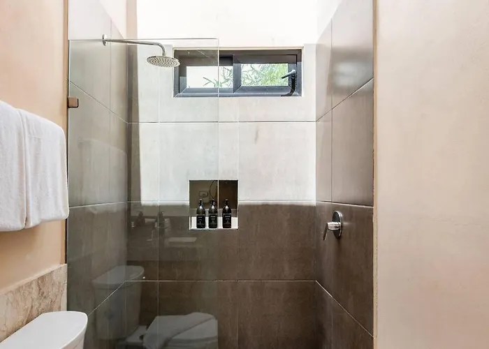With Jacuzzi & Pool With Great Concierge Service Villa Tulum
