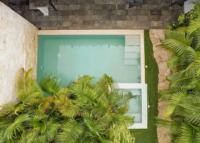 With Jacuzzi & Pool With Great Concierge Service Villa